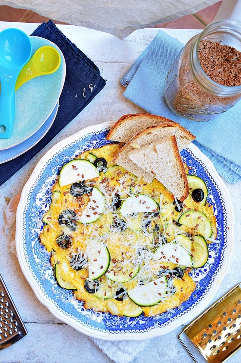 Omlet z cukinią i oliwkami