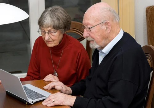 Ci seniorzy nie dostaną przelewu w listopadzie! ZUS: "Nie panikuj, ale przygotuj się!