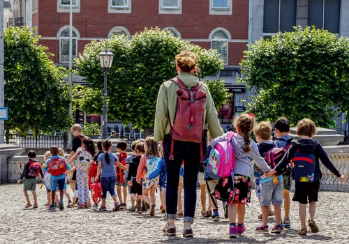 Wycieczki szkolne mogą zniknąć? Samorządy ostrzegają przed poważnym kryzysem!
