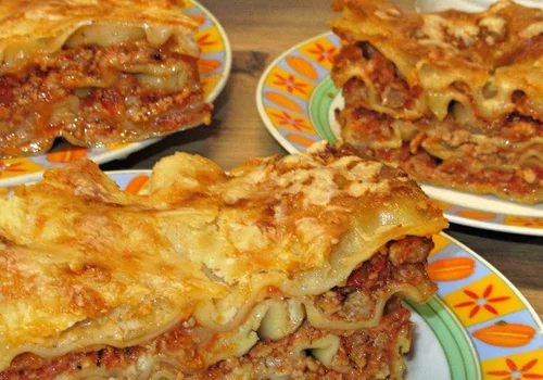Lazania z mięsem mielonym i beszamelem-pyszne danie (Lasagne) +FILM