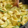 Kurczak z cukinią w jogurtowym sosie curry