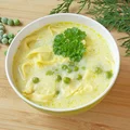 Kremowa zupa z tortellini i groszkiem