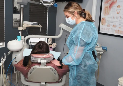 600 zł na dentystę! W 2025 pacjenci mogą korzystać z rozszerzonego pakietu zabiegów