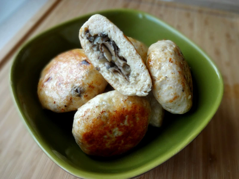 Kotleciki drobiowe z pieczarkowym farszem