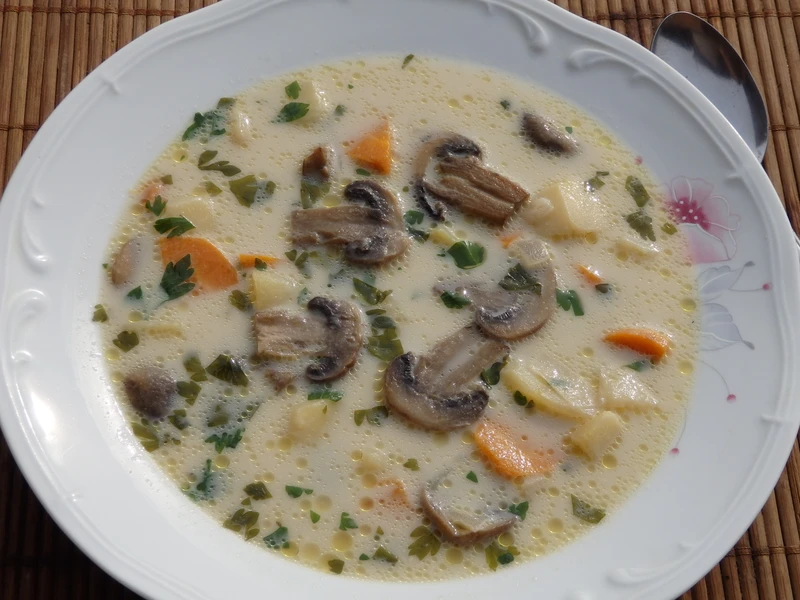 Zupa pieczarkowa z ziemniakami