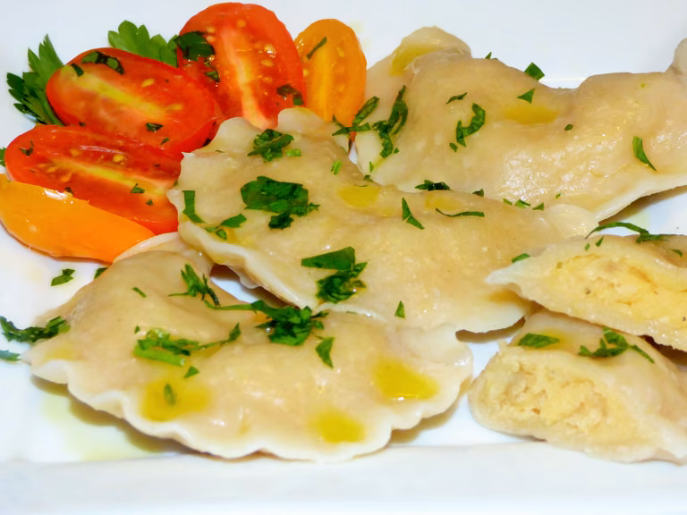Pierogi z czerwoną soczewicą i ziemniakami