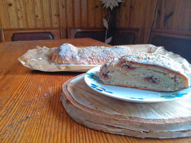 strucel sezamowo-powidłowy