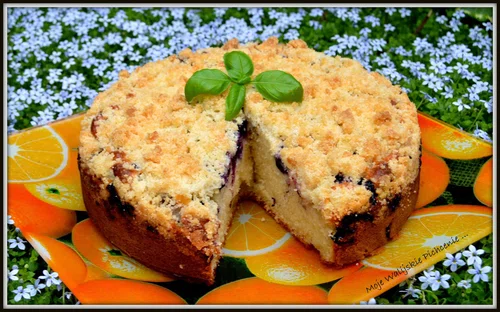 MAŚLANKOWE CIASTO Z RABARBAREM I BORÓWKAMI