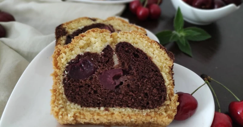 Babka z czereśniami.