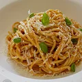 Makaron z czerwonym pesto