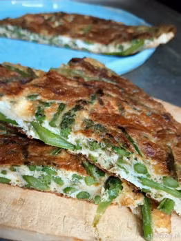 HISZPAŃSKA TORTILLA Z ZIELONYMI SZPARAGAMI