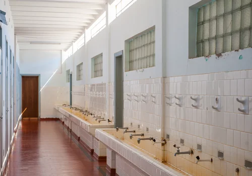 Szkoły zapewnią uczennicom podpaski! Placówki wprowadzają pilotażowy program 2024/2025