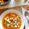 zupa rybna z łososia z borowikami, ziemniakami i chili