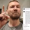 Przemysław Kossakowski tłumaczy się ze swojej "nocnej transmisji z toalety".
