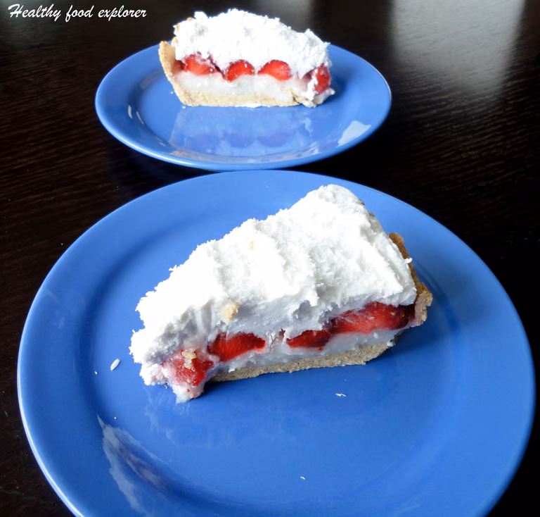 Fit tarta kokosowa z truskawkami