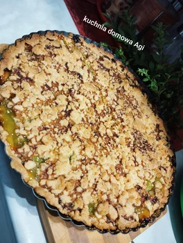 Tarta na kruszonce z rabarbarem i galaretkami