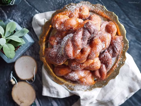 Zakręcone pączki