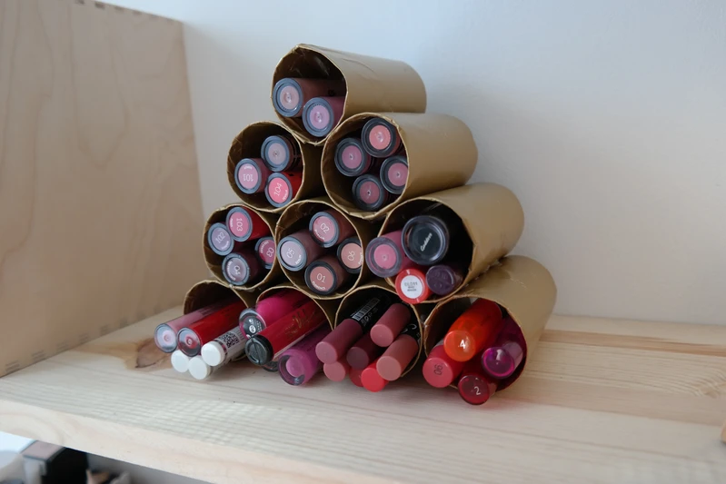 Organizer na pomadki DIY