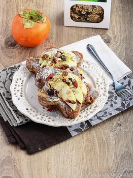 DROŻDŻOWE PLACKI NA SERKU HOMOGENIZOWANYM Z JABŁKIEM