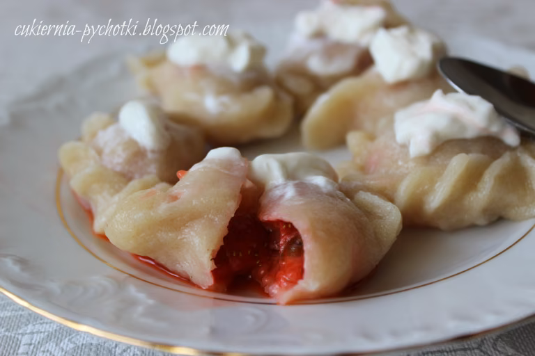 Najlepsze ciasto na pierogi + pierogi z truskawkami