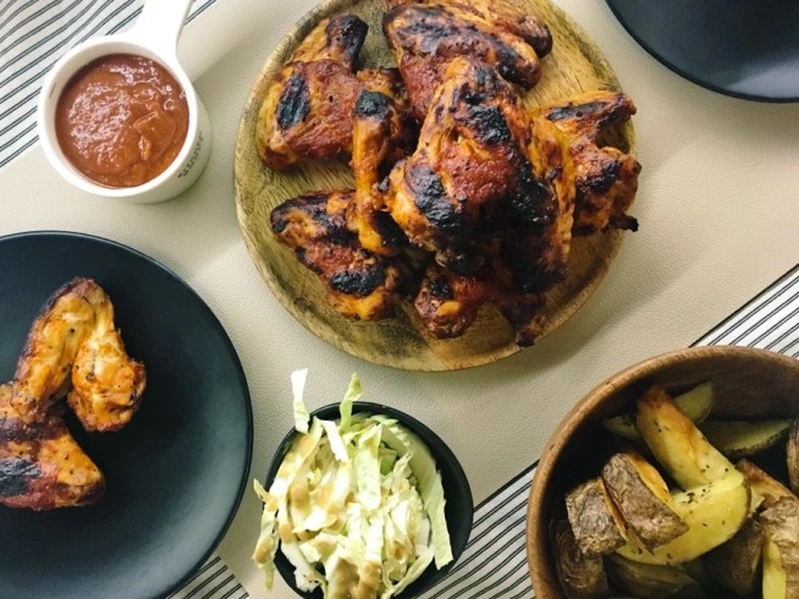 Niedziela: skrzydełka buffalo chicken w domowym sosie BBQ