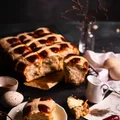 Hot cross buns - angielskie, wielkanocne bułeczki