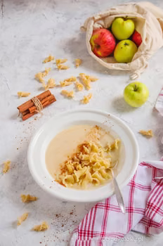 Zupa jabłkowa z makaronem