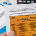 Obniżka podatku dochodowego z 17% na 12%. Czego rząd nam nie mówi?