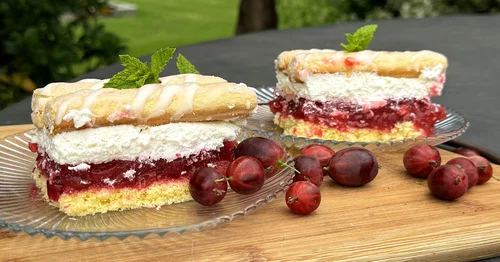 Ciasto agrestowe z bitą śmietaną