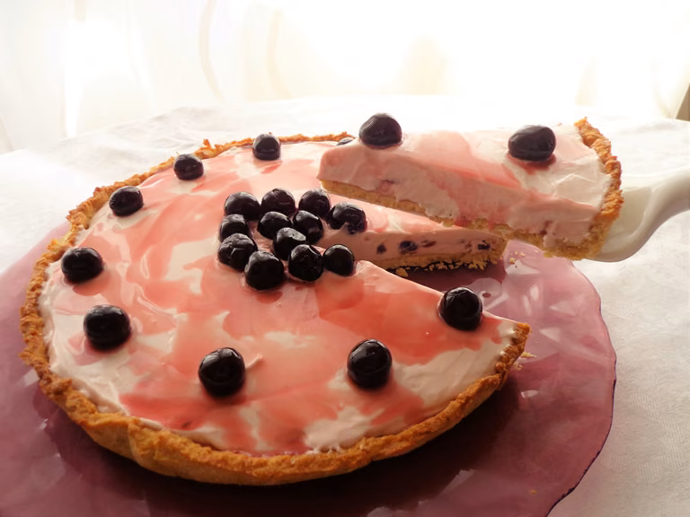 Tarta z kremem z ricotty, mascarpone i wiśniami z syropu