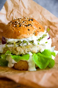 Burgery z indyka z fetą i sosem tzatziki