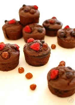 muffiny czekoladowe „nutella” z orzechami laskowymi i owocami (bez mąki pszennej oraz nabiału)