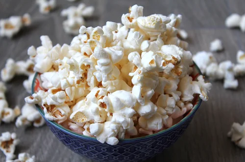 Celebrowanie Dnia Popcornu: Jak i Dlaczego Powinniśmy Obchodzić to Nietypowe Święto