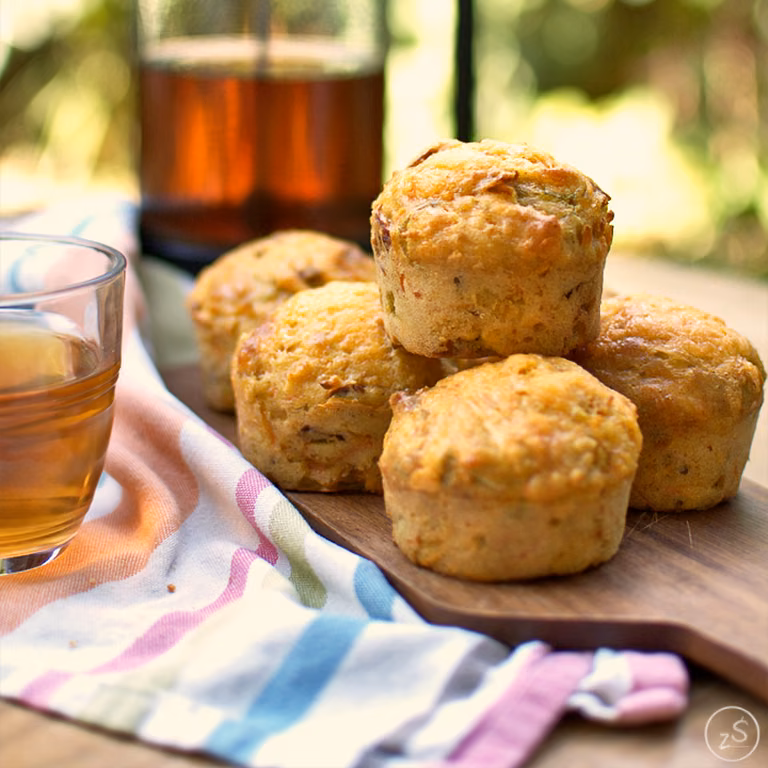 muffiny śniadaniowe z serem i suszonymi pomidorami