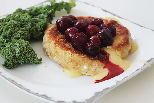 wiśniowy camembert w fit panierce