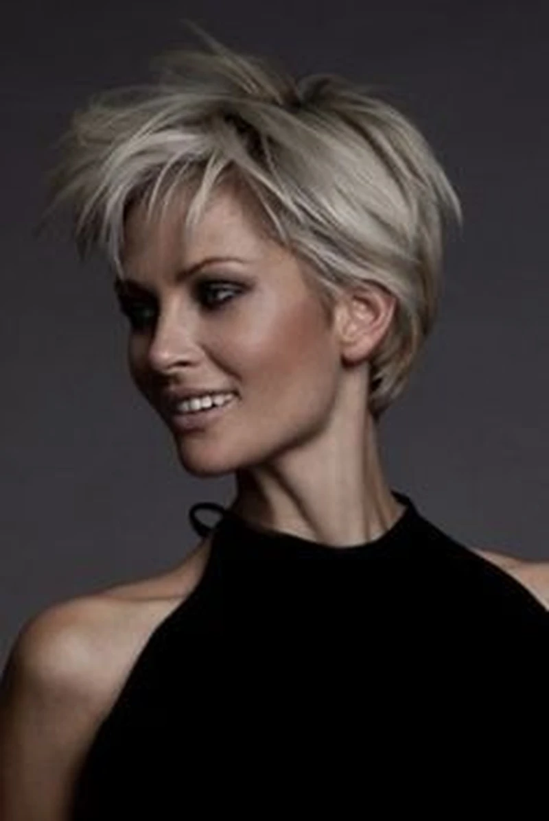 Krótkie, blond włosy