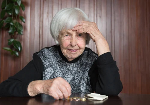 800 plus dla 50-latków i seniorów? Pomysłodawcy ubiegają się o nowy dodatek do emerytury w 2026 roku