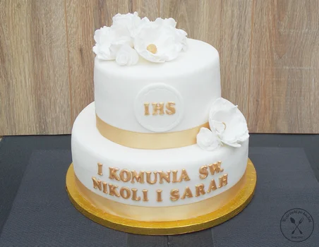Piętrowy tort komunijny