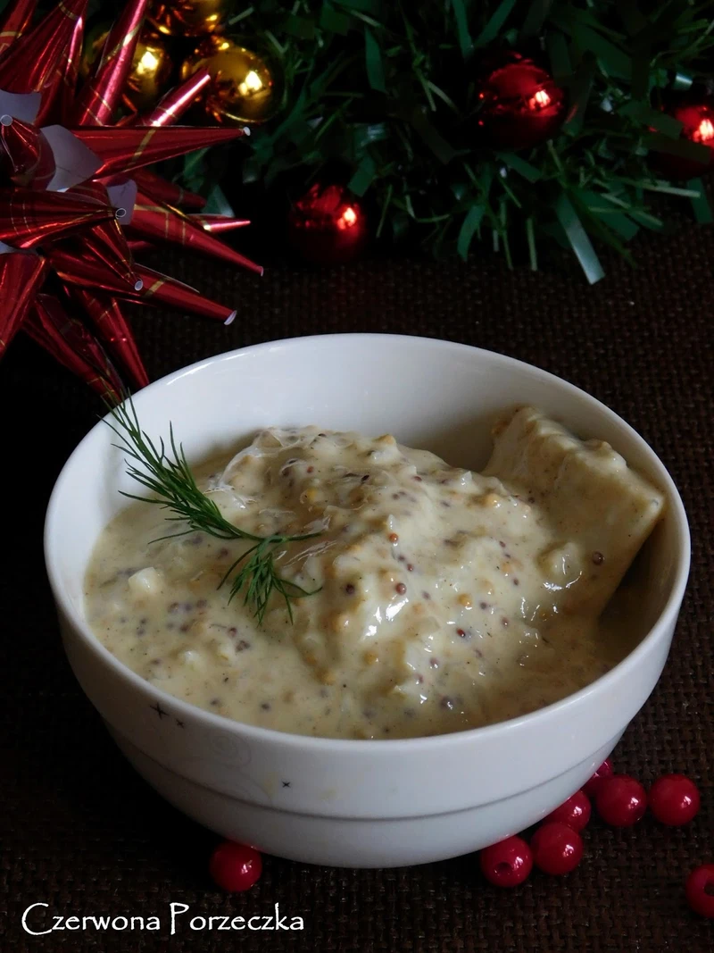 Śledzie w sosie musztardowym