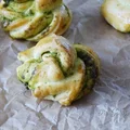 Zakręcone bułeczki z pesto