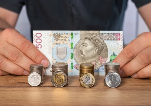 Czy rząd wprowadzi 1700 zł dla każdego? Nowy pomysł na wsparcie społeczne!