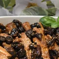Żeberka pieczone ze śliwką