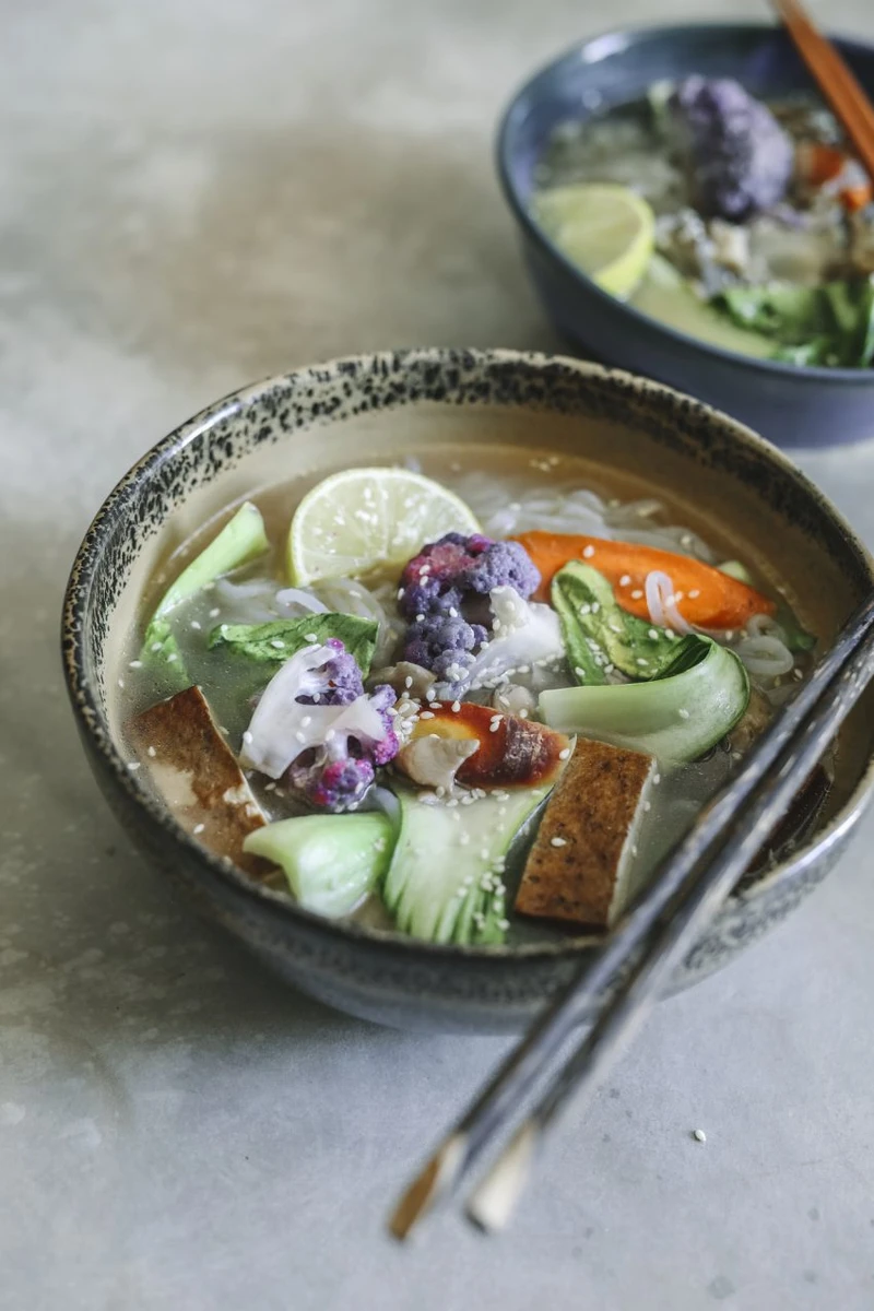 WEGAŃSKA ZUPA Z TOFU