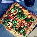 Domowa pizza z domowym sosem pomidorowym