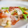 Roladki z indyka nadziewane mozzarellą i awokado