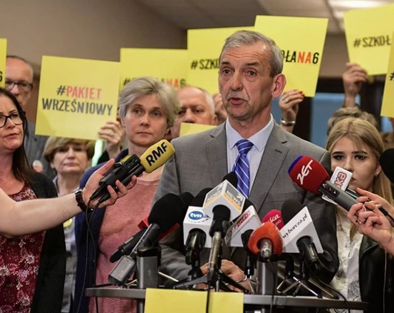 Rząd dopiął swego? Nauczyciele zawieszają strajk!