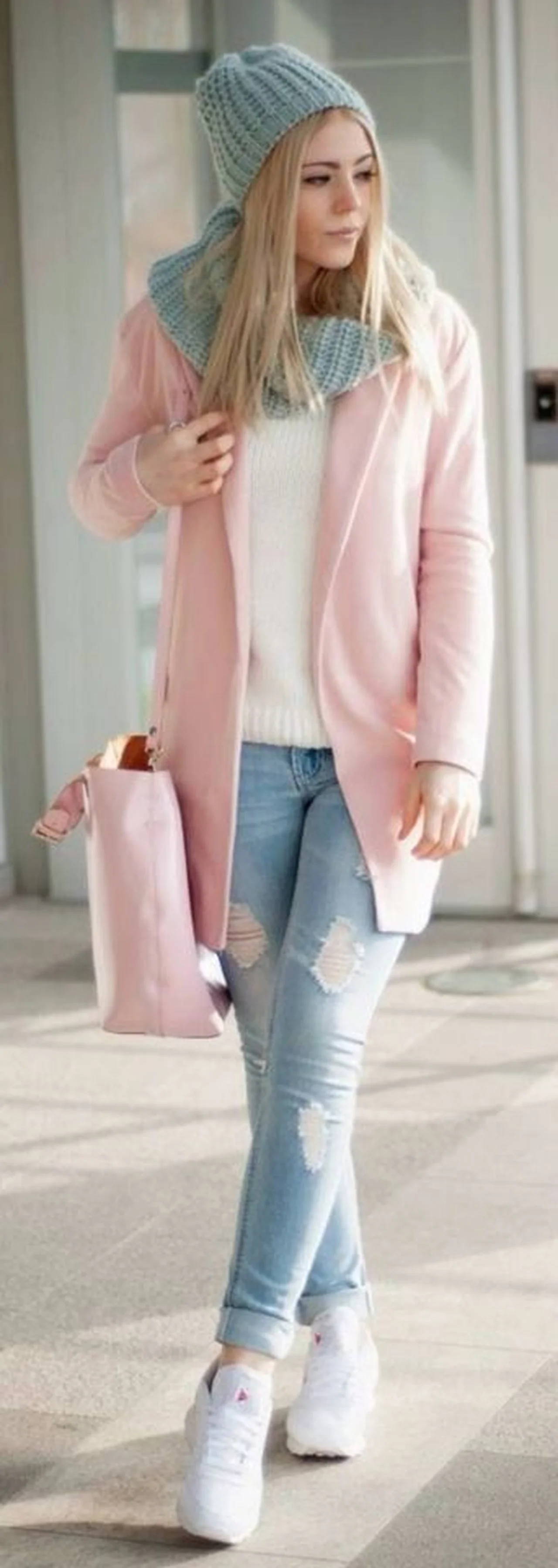 Różowy płaszczyk - stylizacje