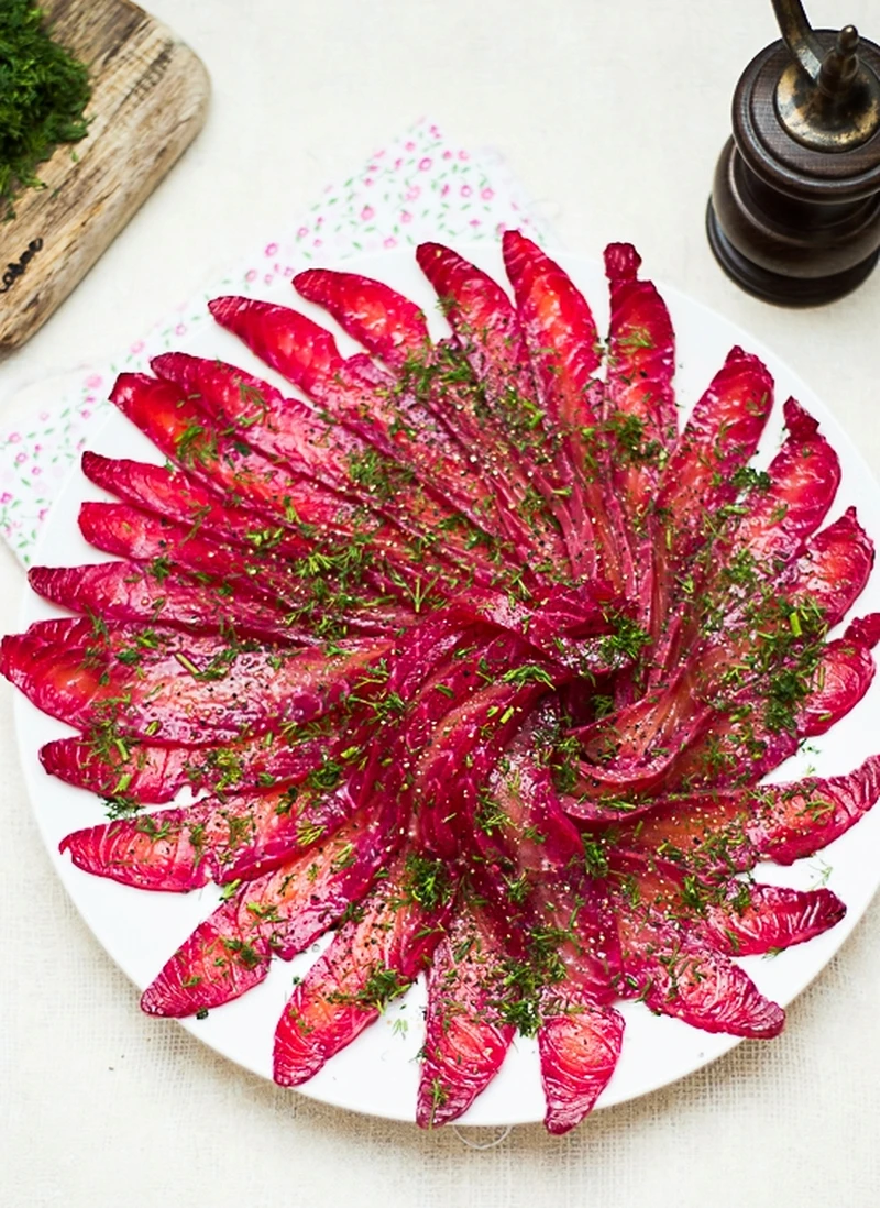 Gravlax marynowany w burakach