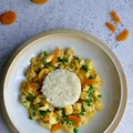 Kurczak w sosie curry z suszonymi morelami