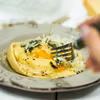 Raviolo z płynnym żółtkiem